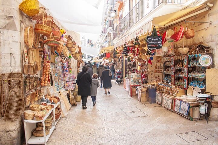 Private transfer from Naples to Bari with 2h for sightseeing stop