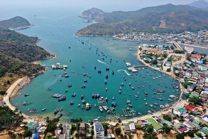 日帰りツアー最も美しい海岸沿いの道路とヴィンハイ湾を探索します。