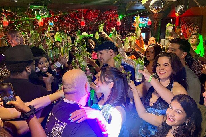 Miami : Sip & Salsa Night with Lessons, Mojitos, Appetizers & Club （マイアミ：レッスン、モヒート、前菜、クラブ付き）