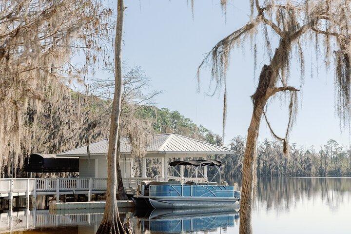Aproveite um Pontoon no nosso belo Lago Bryan.