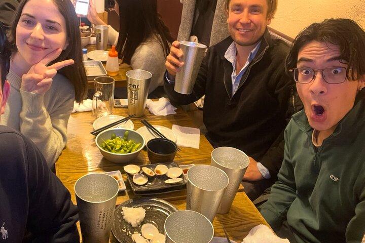 Tokyo Izakaya crawl (Um passeio de 2 izakayas, 1 bar e um santuário)
