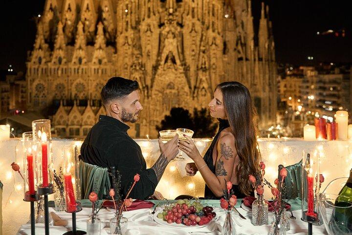 Romantische Termine und Vorschläge mit Blick auf die Sagrada Familia.
