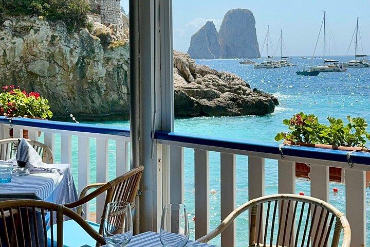 Tour privato in barca a Capri dalla Costiera Amalfitana. Bevande incluse
