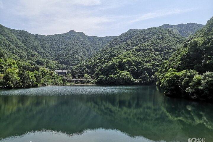 Shanghai to Hangzhou Tofu Ancient Road Hiking Tour em trem
