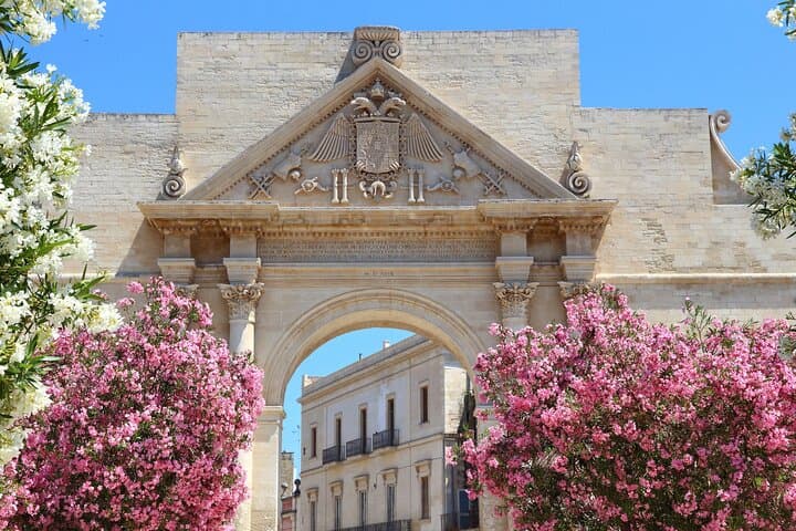 Private transfer from Naples to Lecce, 2 hours for sightseeing