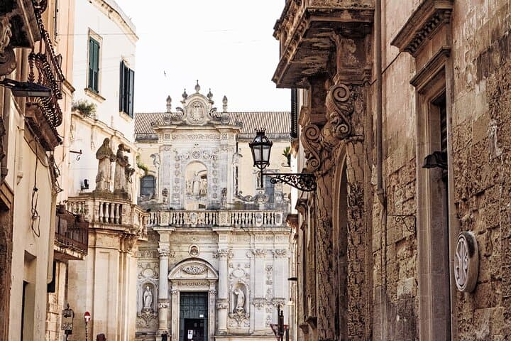 Private transfer from Naples to Lecce with 2h stop in Alberobello