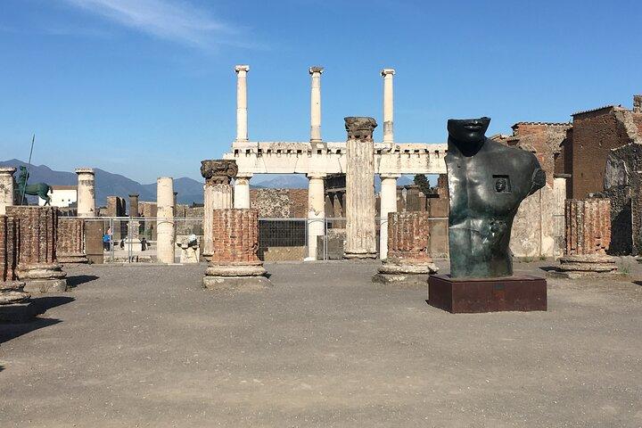 Visita compartida a las excavaciones de Pompeya con paseo a caballo y almuerzo.