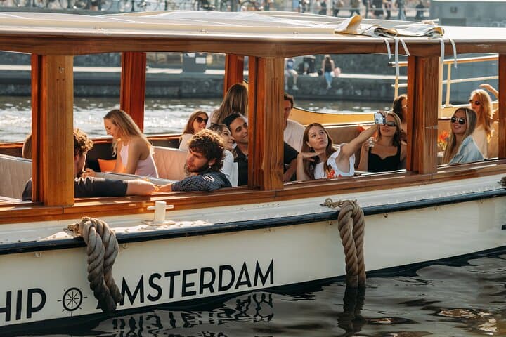 Amsterdam: Saloon Boat Cruise + Unlimited Drinks & Bite option