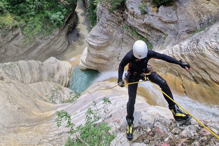 Osumi Canyon Adventure: Canyoning à Bigazi Waterfall