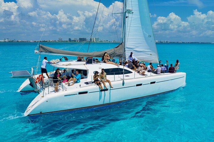 Isla Mujeres Spring Break Party Catamarano Snorkeling e Open Bar