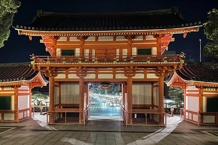 Kyoto: Gion Magical Night Walking Tour