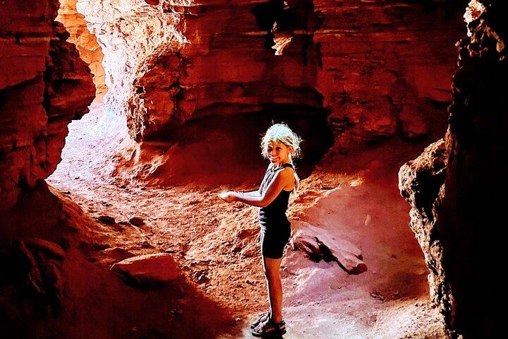BEST! カタコンベ *CAVES* U-Drive 4X4 UTVツアー in Moab +Petroglyphs!
