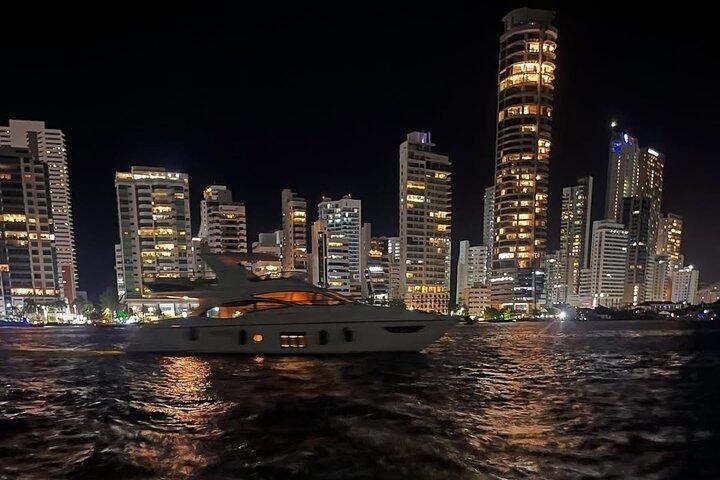 Tour of Bahia in Cartagena with Sunset, Music and Open Bar
