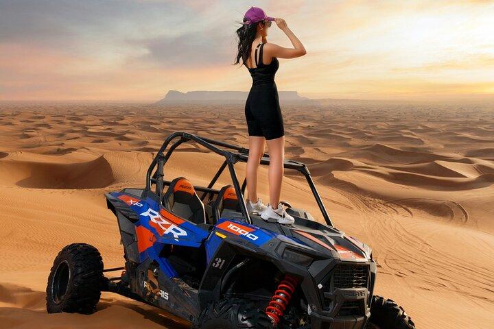 Safari nel deserto serale privato con cena barbecue Sand Boarding