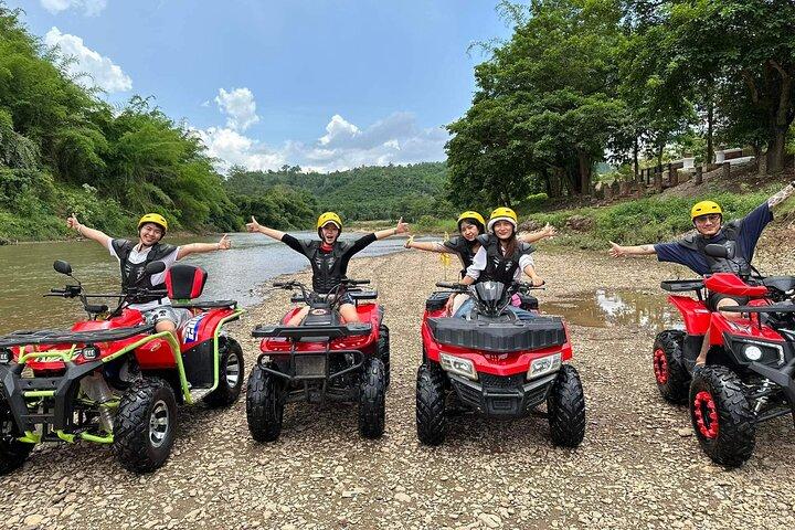 Tour panorâmico ATV e visita à fazenda de abacaxi em Chiang Rai