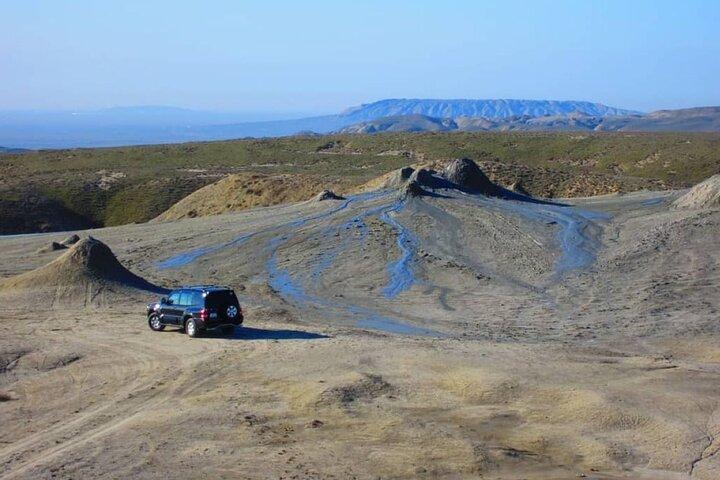 Excursão Off Road Gobustan and Mud Volcanoes 4WD