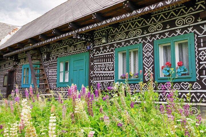 Vanuit Bratislava: Čičmany, Bojnice Paleis & Hoge Tatra Dagtour