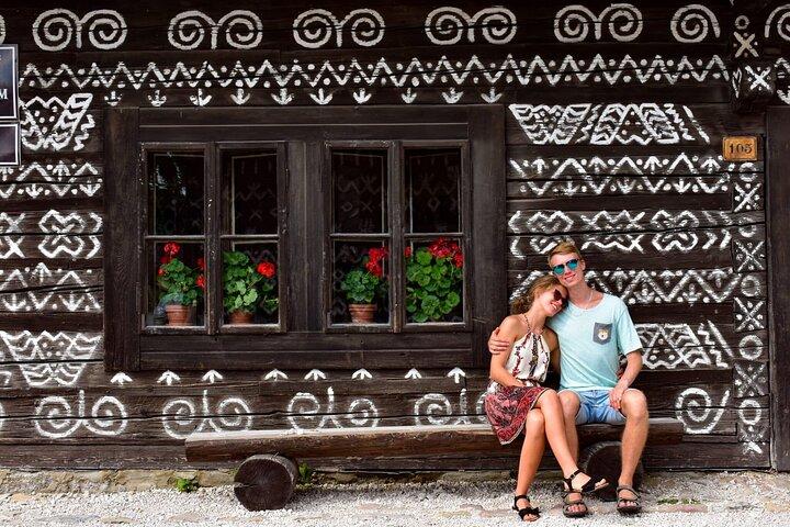 Vanuit Bratislava: Čičmany, Bojnice Paleis & Hoge Tatra Dagtour