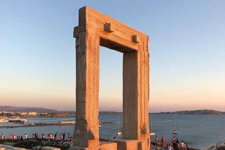 ミコノス島、サントリーニ島、パロス島、ナクソス島でのドリームアイランドホッピング5日間