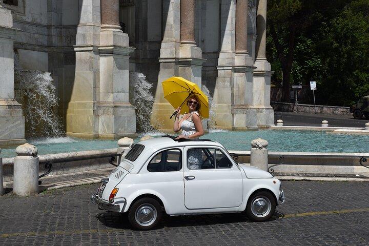 Expérience privée à Rome en Fiat 500, avec un photographe local
