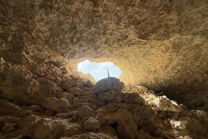 Cave Dahl Al Misfir e dunas de areia cantora do Qatar