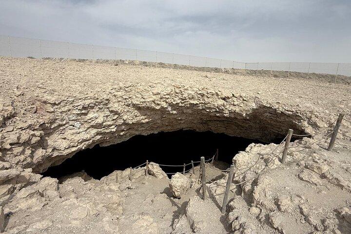Cave Dahl Al Misfir e dunas de areia cantora do Qatar