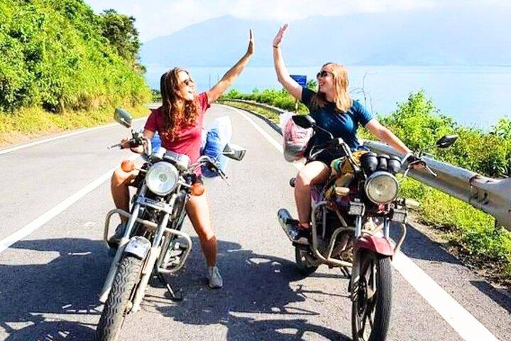 Golden Hand Bridge fra Hue, Da Nang, Hoi An af Mr T Easy Rider