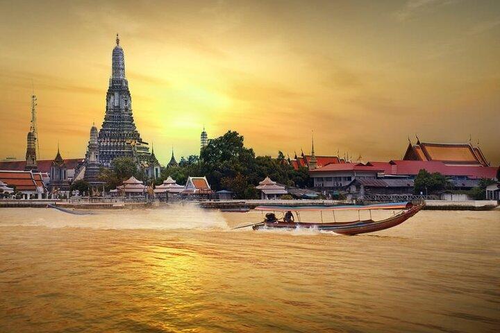 Bangkok Custom Car Charter. Visite el Gran Palacio, Wat Pho y más