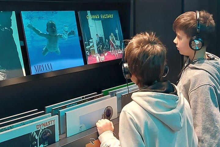 Guitar Legends Hall: Entré till Immersive Rock Museum