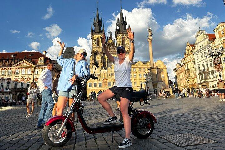 Praga e-scooter aventura: Fun & Easy Sightseeing Tour de 3 Horas