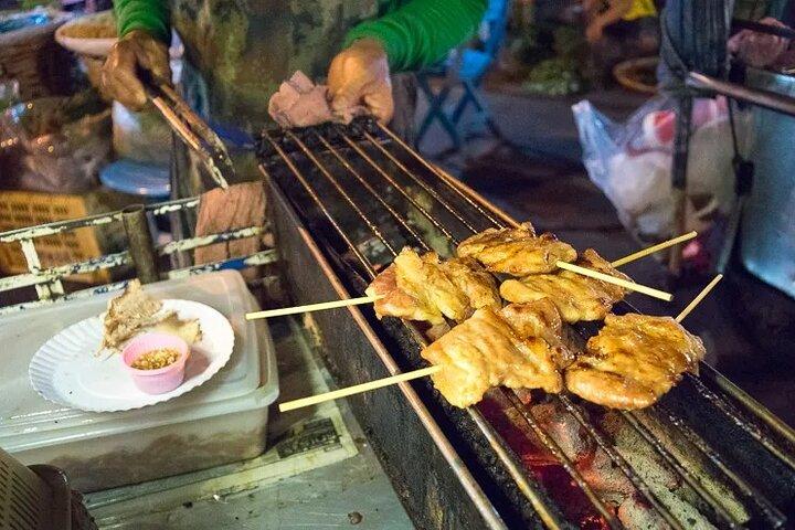 Bangkok Street Food Tour par Tuk Tuk avec boisson sur le toit!