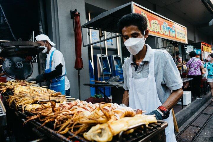 Bangkok Street Food Tour par Tuk Tuk avec boisson sur le toit!
