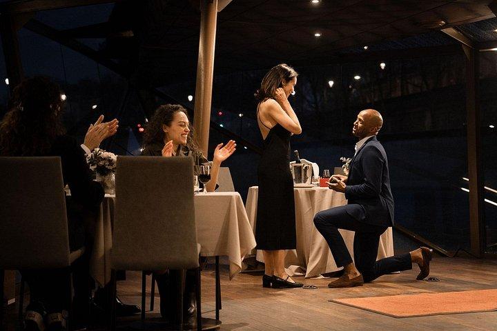 Bateaux Mouches® 特別結婚提案ディナークルーズ（パリ）