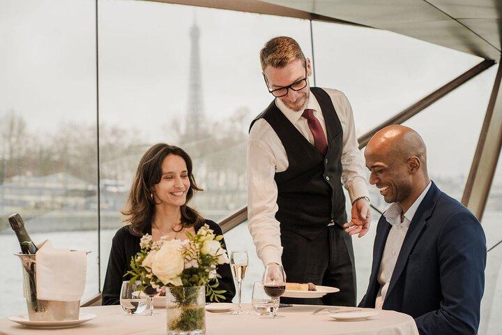 Bateaux Mouches® Specialäktenskapsförslag Middagskryssning i Paris