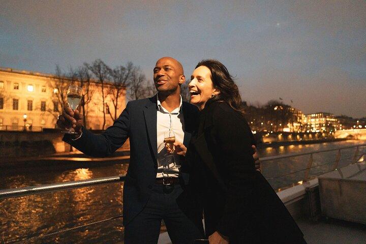 Bateaux Mouches® Speciale Bastille Dagdiner Cruise in Parijs