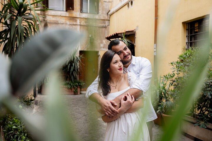 Rome Private Romantic Photoshoot in Charming Trastevere