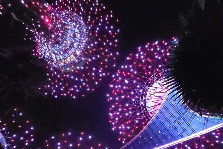 夜のシンガポール：リバークルーズ、ライトショー＆アイコニックなラウパサット
