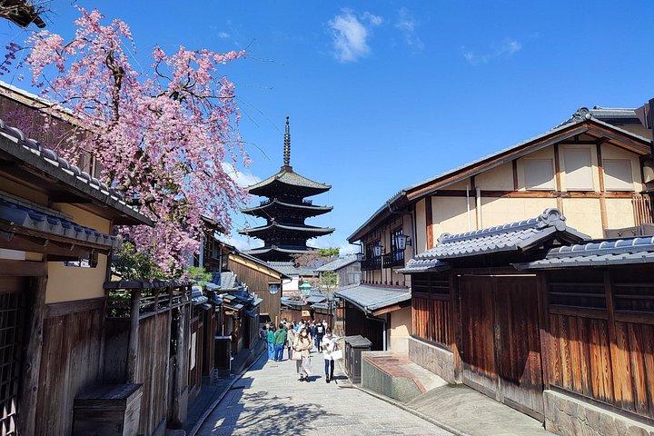 京都朝散歩／密を避ける：祇園・八坂塔＆清水
