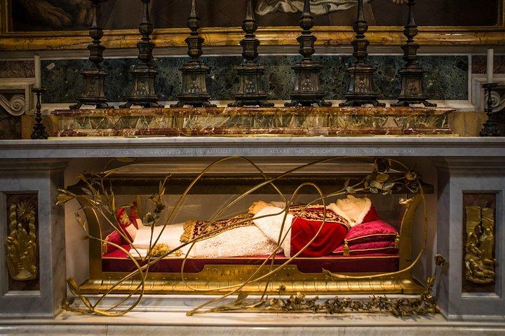 Entrada sin colas a la Basílica de San Pedro y las Tumbas Papales