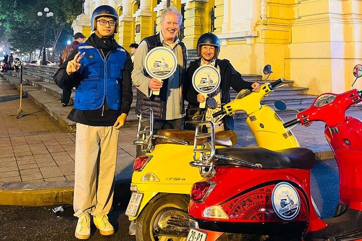 Hanoi After Dark Vespa Tour Mezza giornata : Street Foods & Night Vibes