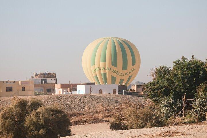 Hot Air Balloon i luften af Luxor