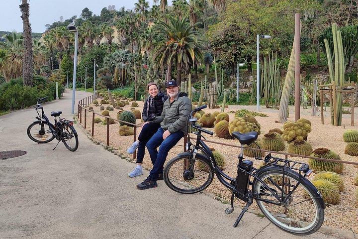 モンジュイック・バルセロナ: パノラマeバイクツアービュー＆タパスストップ