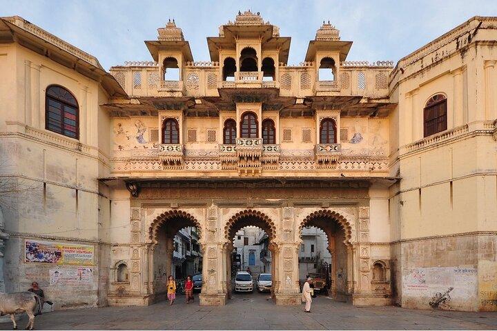 Private Udaipur Shopping Tour with Pickup & Drop-off