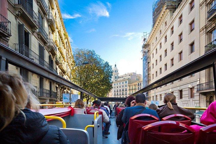 バルセロナ市内観光カタマランツアー（オプション）