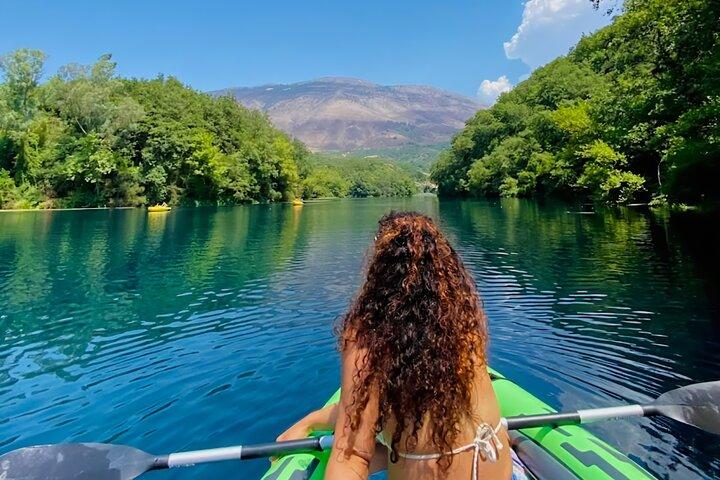 Blue Eye Kayak, train panoramique et château de Lekursi de Saranda
