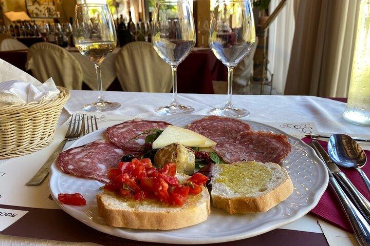 サン・ジミニャーノのフィレンツェプライベート料理教室とワインテイスティング