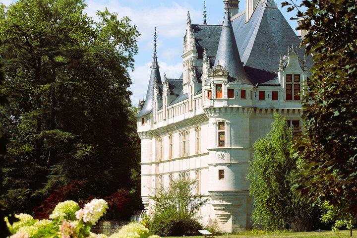 Loire Valley Castles VIP Chauffeur Driven Tour de Paris 12h