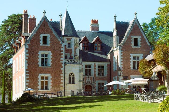 Loire Valley Castles VIP Chauffeur Driven Tour de Paris 12h