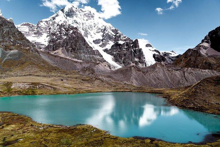 Explorez l'aventure des 7 lacs Ausangate dans les Andes