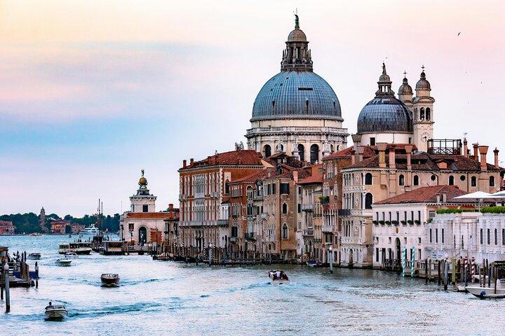 Halbprivate Venedig-Gondelfahrt auf dem Canal Grande